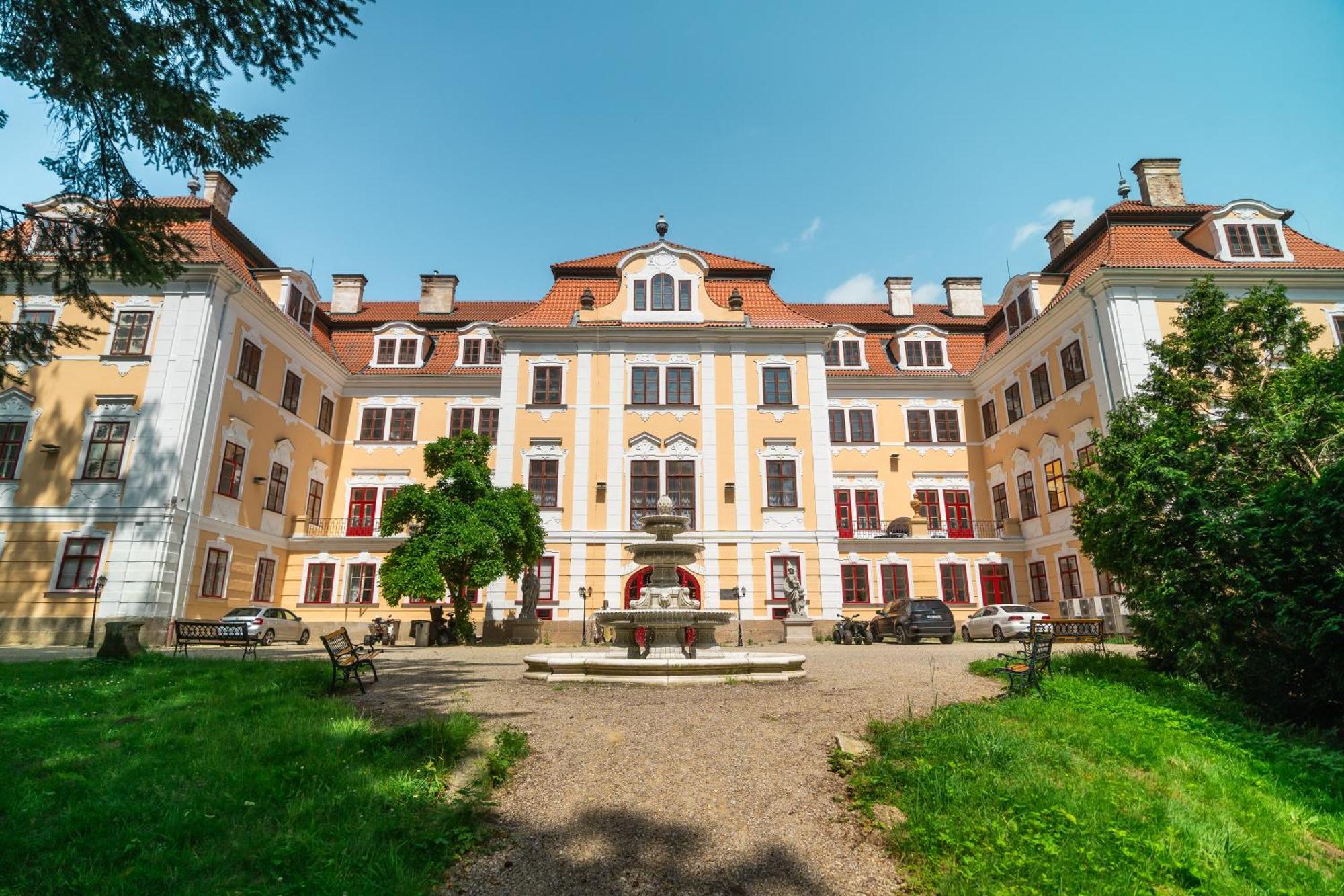Zamek D'Este Chlum u Trebone Kültér fotó