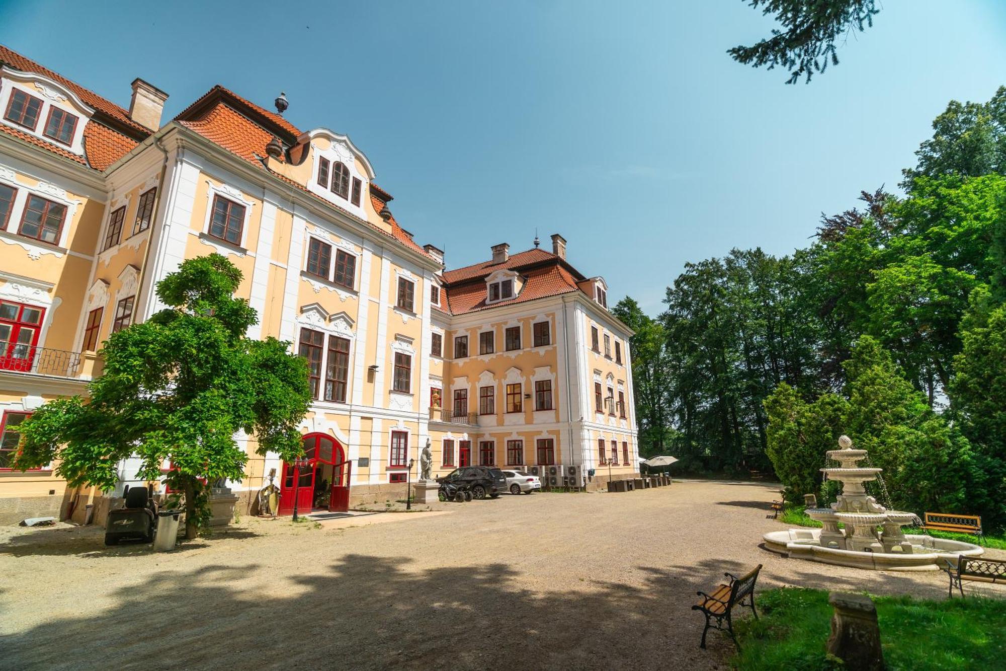 Zamek D'Este Chlum u Trebone Kültér fotó