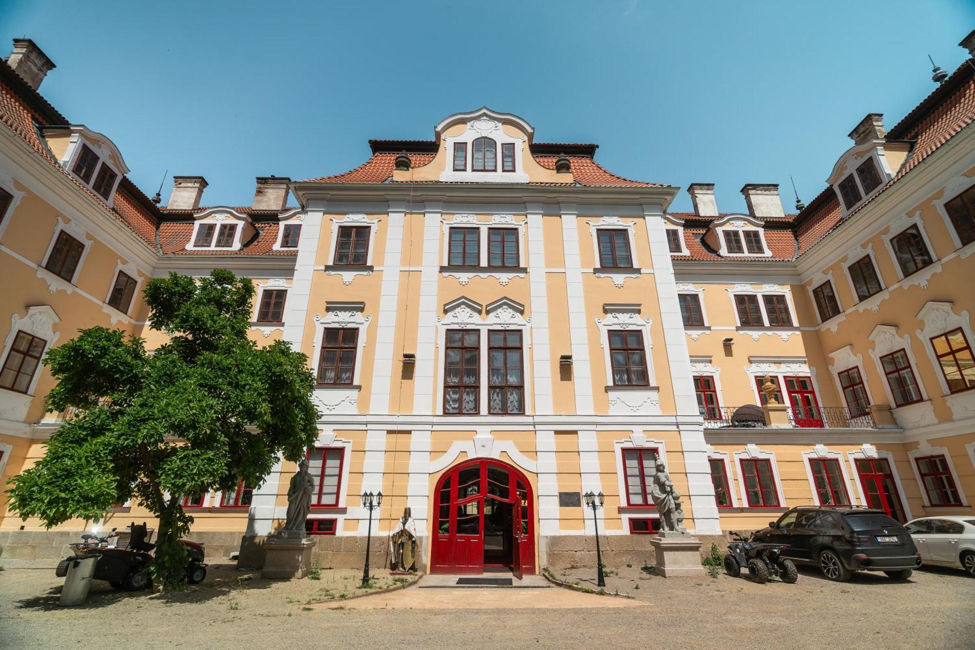 Zamek D'Este Chlum u Trebone Kültér fotó